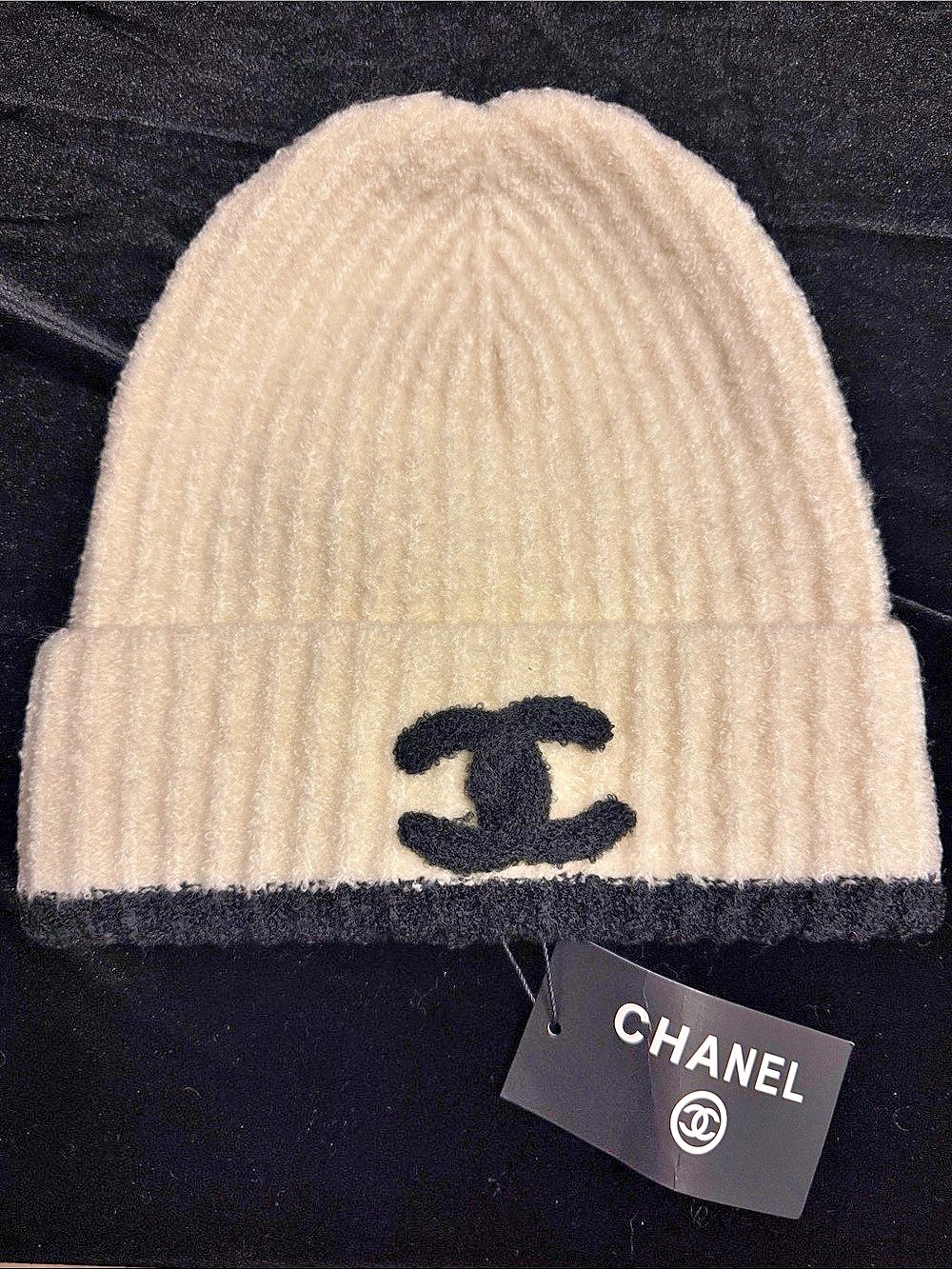 ChaneI Cashmere-Blend Logo Beanie in Cream & Black